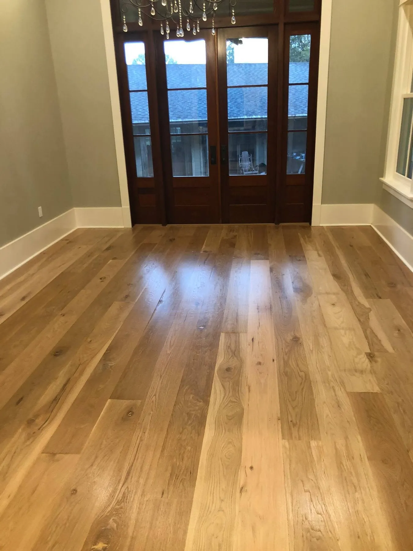 Planed white oak floor with a light stain in an open room
